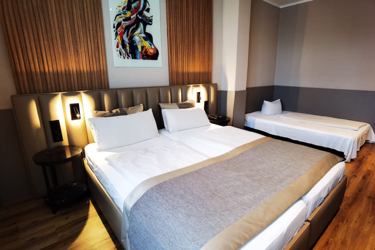 Standard Triple Room | Hypo-allergenic bedding, minibar, in-room safe, desk