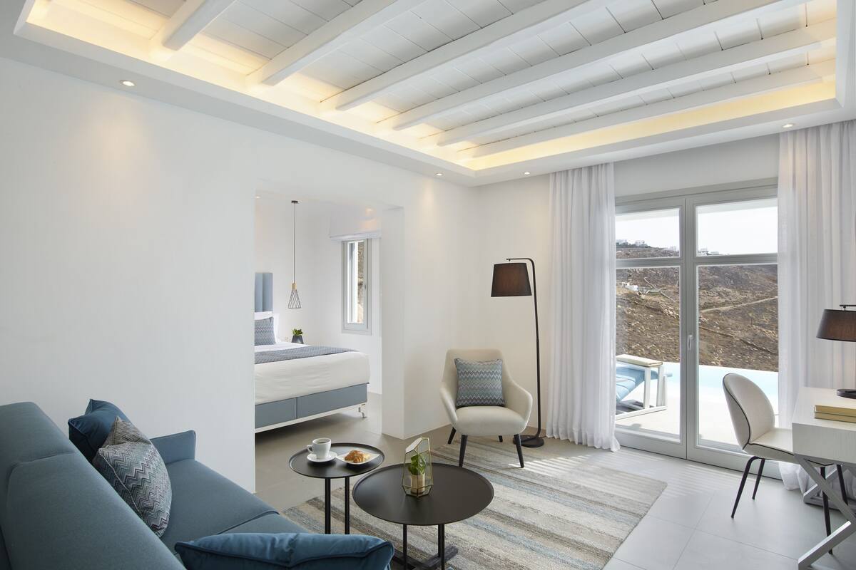 Grand Suite with Private Pool & Panoramic Sunset View-New Section | 高档床上用品、客房内保险箱、办公桌、笔记本电脑工作区