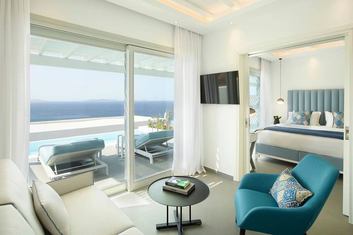 Grand Suite with Private Pool & Panoramic Sunset View-New Section | Ropa de cama de alta calidad y caja de seguridad en la habitación 
