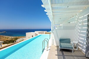 Deluxe Suite with Sharing Pool Panoramic Sea View-New Section | Ropa de cama de alta calidad, caja fuerte, escritorio
