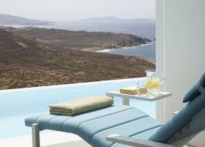 Deluxe Suite with Sharing Pool Panoramic Sea View-New Section | Balcony
