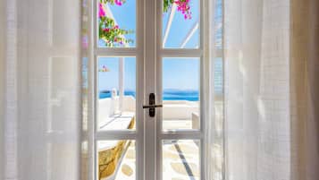 Honeymoon Junior Suite Sea View | Premium bedding, in-room safe, individually decorated