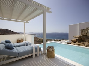 Executive Suite with Private Pool Panoramic Sea View-New Section | Außenpool | 2 Außenpools, Sonnenschirme, Liegestühle