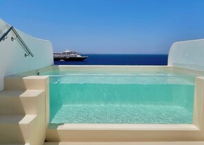 Egyptian cotton sheets, premium bedding, memory foam beds, minibar - Kouros Hotel & Suites (Mykonos)