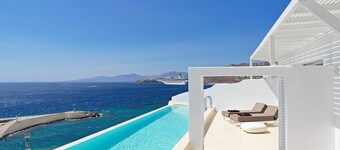 Kouros Hotel & Suites