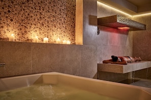Couples treatment rooms, hot tub, steam room, Turkish bath - Kouros Hotel & Suites (Mykonos)