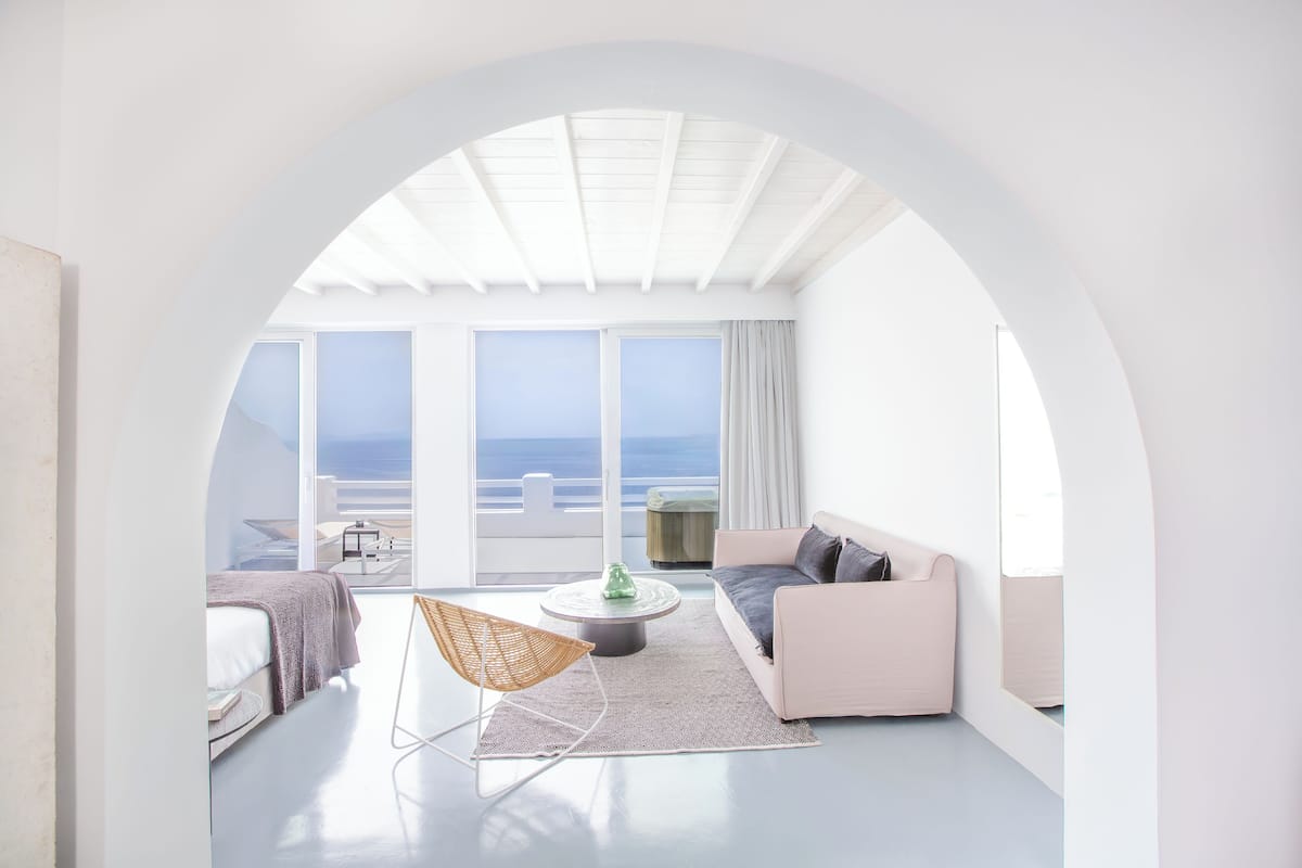 Deluxe Sea View Suite with Outdoor Hot Tub | 이집트산 면 시트, 고급 침구, 메모리폼 침대, 미니바