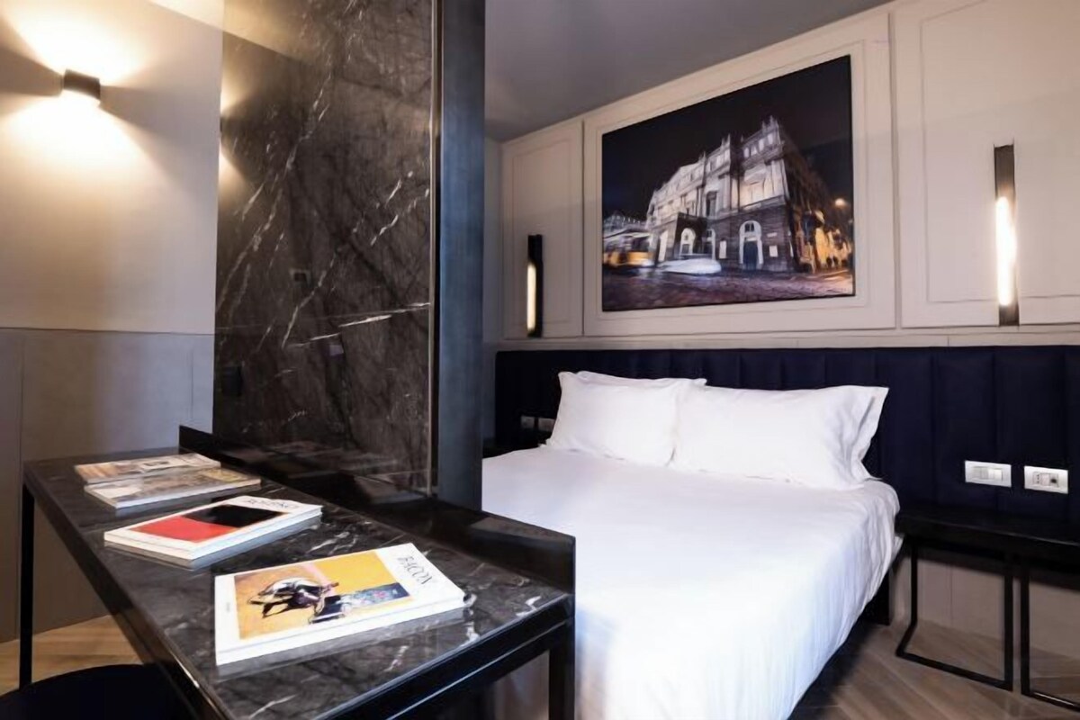 Down comforters, minibar, in-room safe, desk