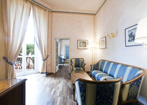Room (Pagoda Suite Deluxe) | Living area | TV