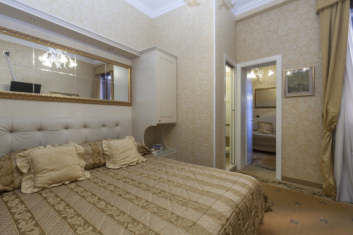 Classic Triple Room | Hypo-allergenic bedding, down duvets, in-room safe