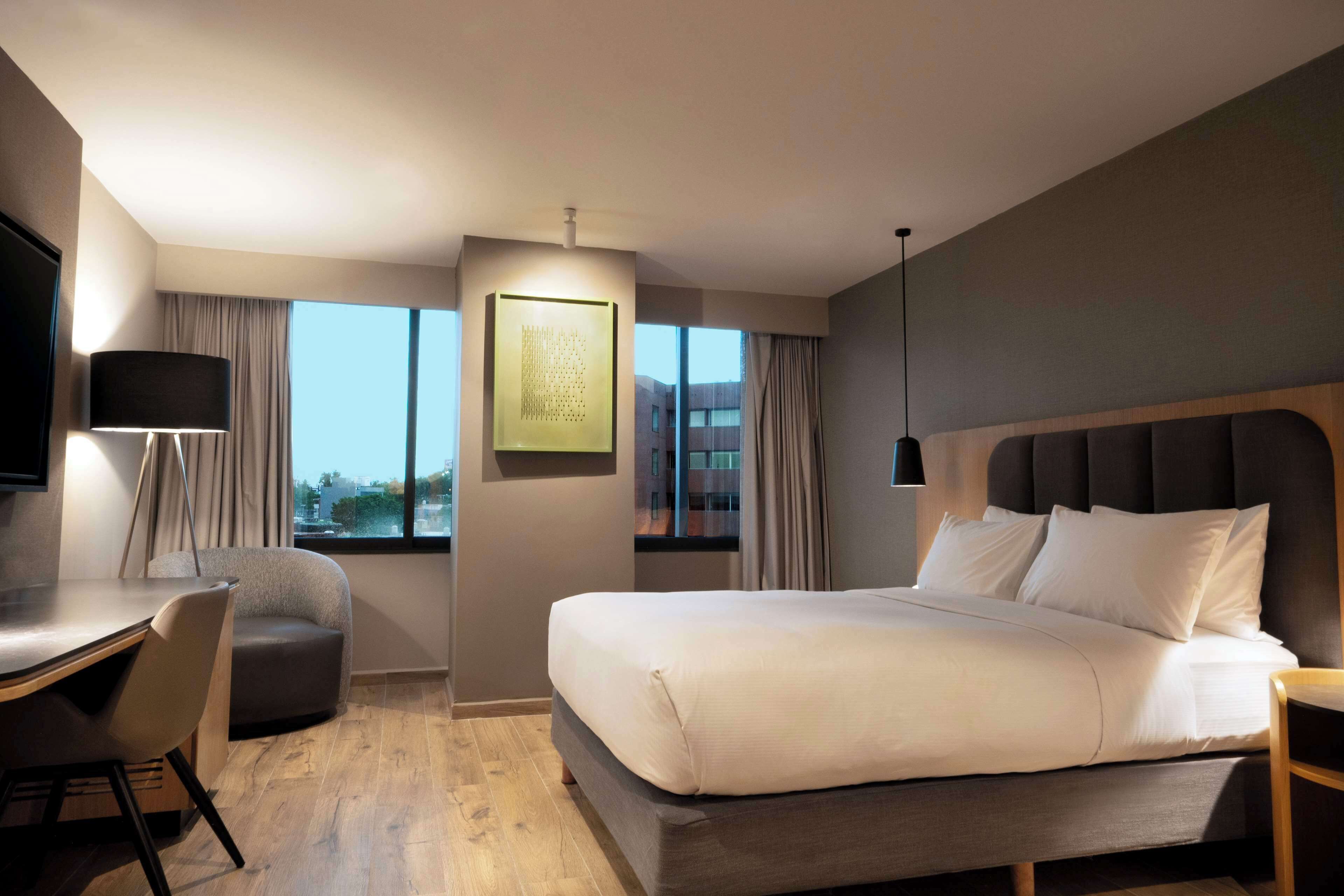 Standard Room, 1 Queen Bed