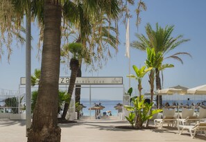 Poolside bar