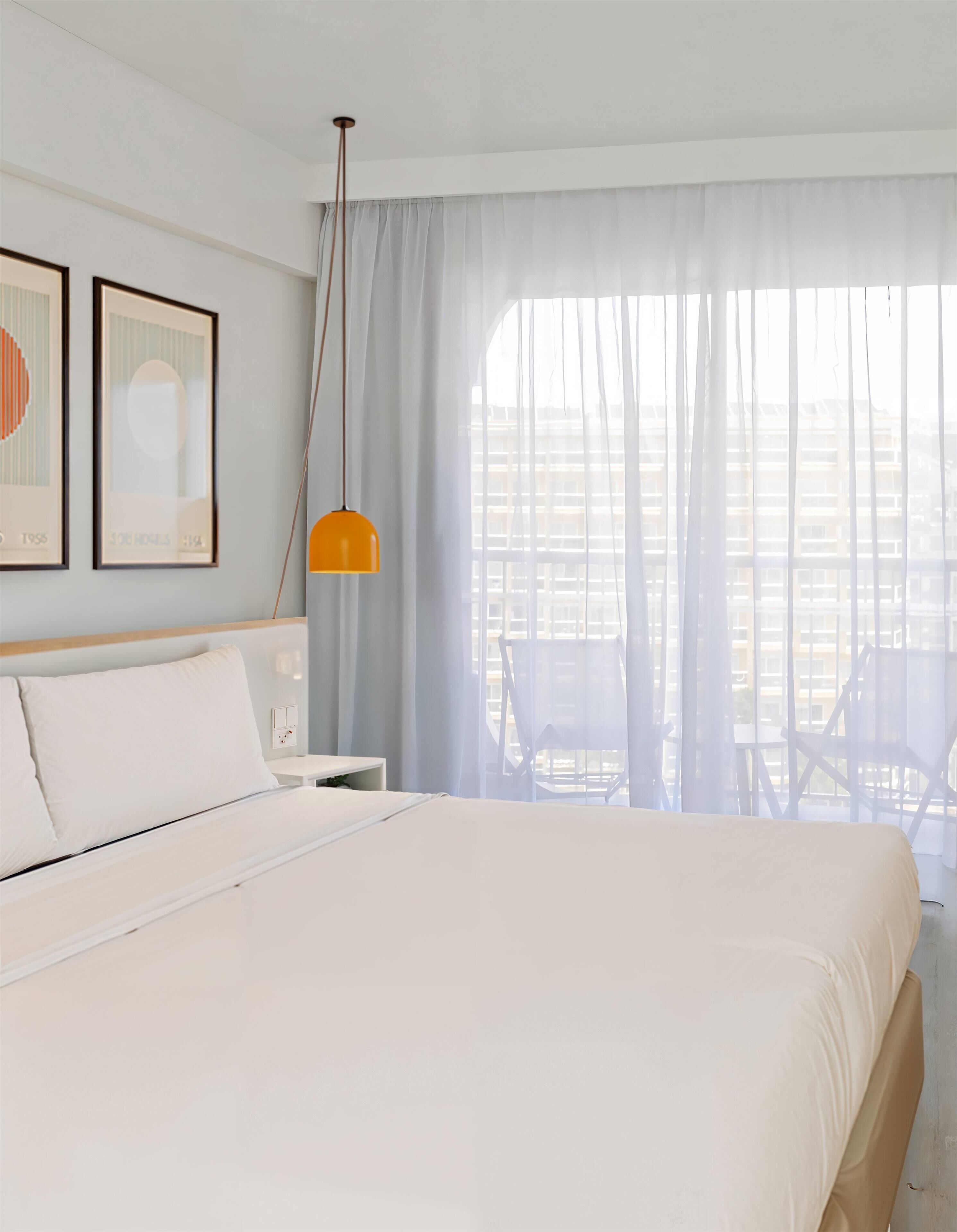 Down comforters, in-room safe, blackout drapes, free WiFi