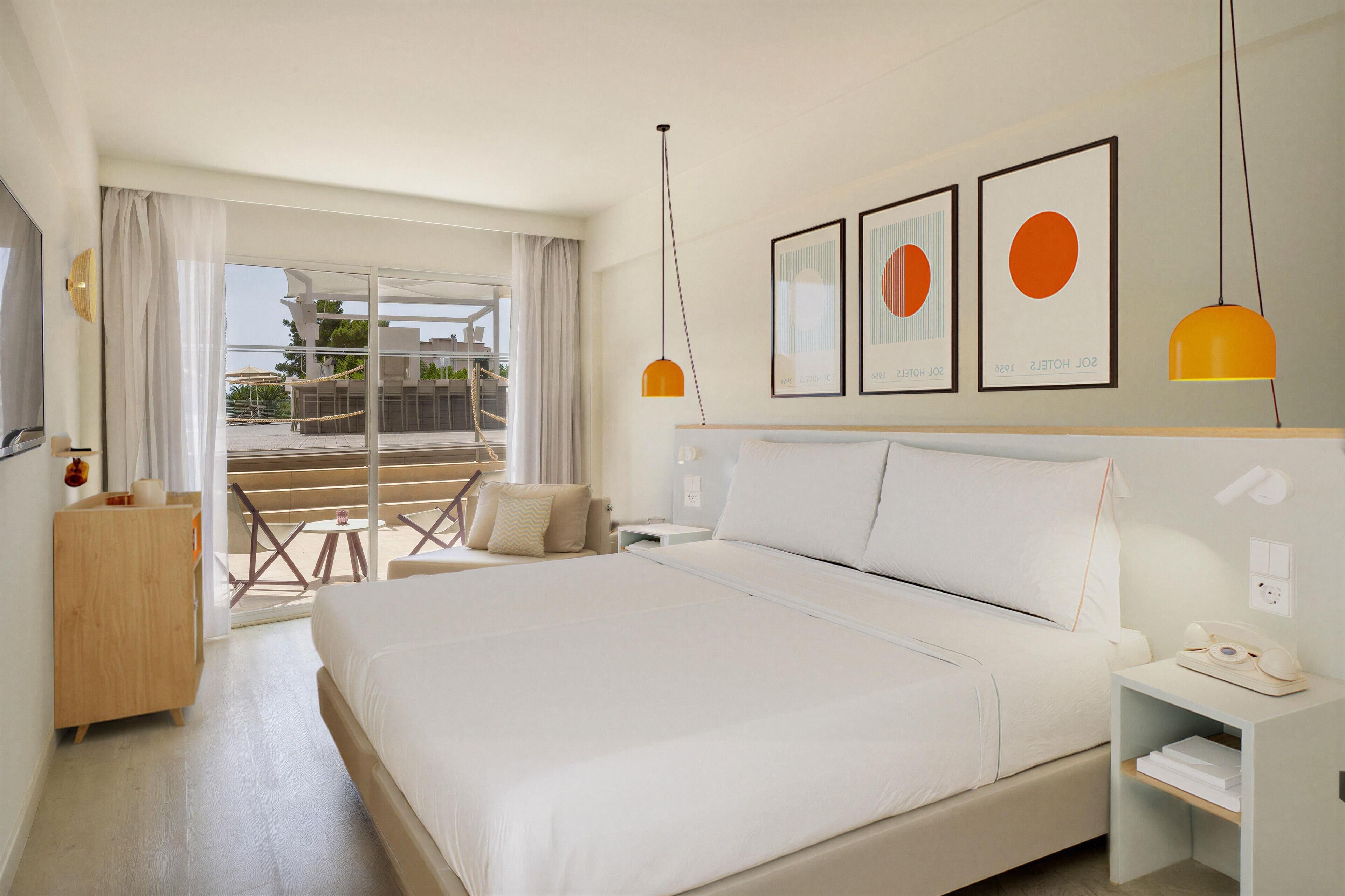 Down comforters, in-room safe, blackout drapes, free WiFi