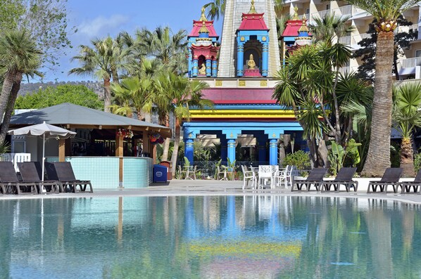 2 outdoor pools, pool umbrellas, sun loungers