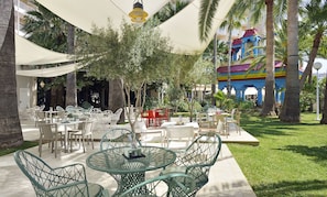 Food court