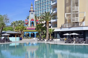 2 piscinas al aire libre, sombrillas, tumbonas
