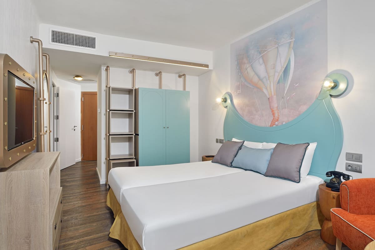 2 habitaciones, minibar y caja de seguridad en la habitación