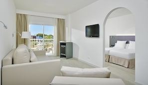 Minibar, in-room safe, blackout drapes, free WiFi