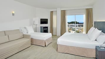 2 bedrooms, minibar, in-room safe, blackout curtains