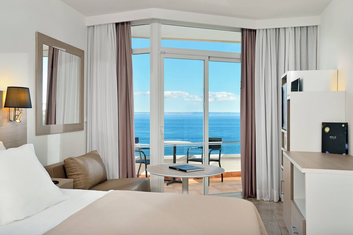 Ropa de cama de alta calidad, colchones viscoelásticos, minibar