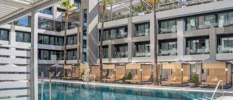 Outdoor pool, open 10:00 AM to 6:00 PM, pool umbrellas, pool loungers