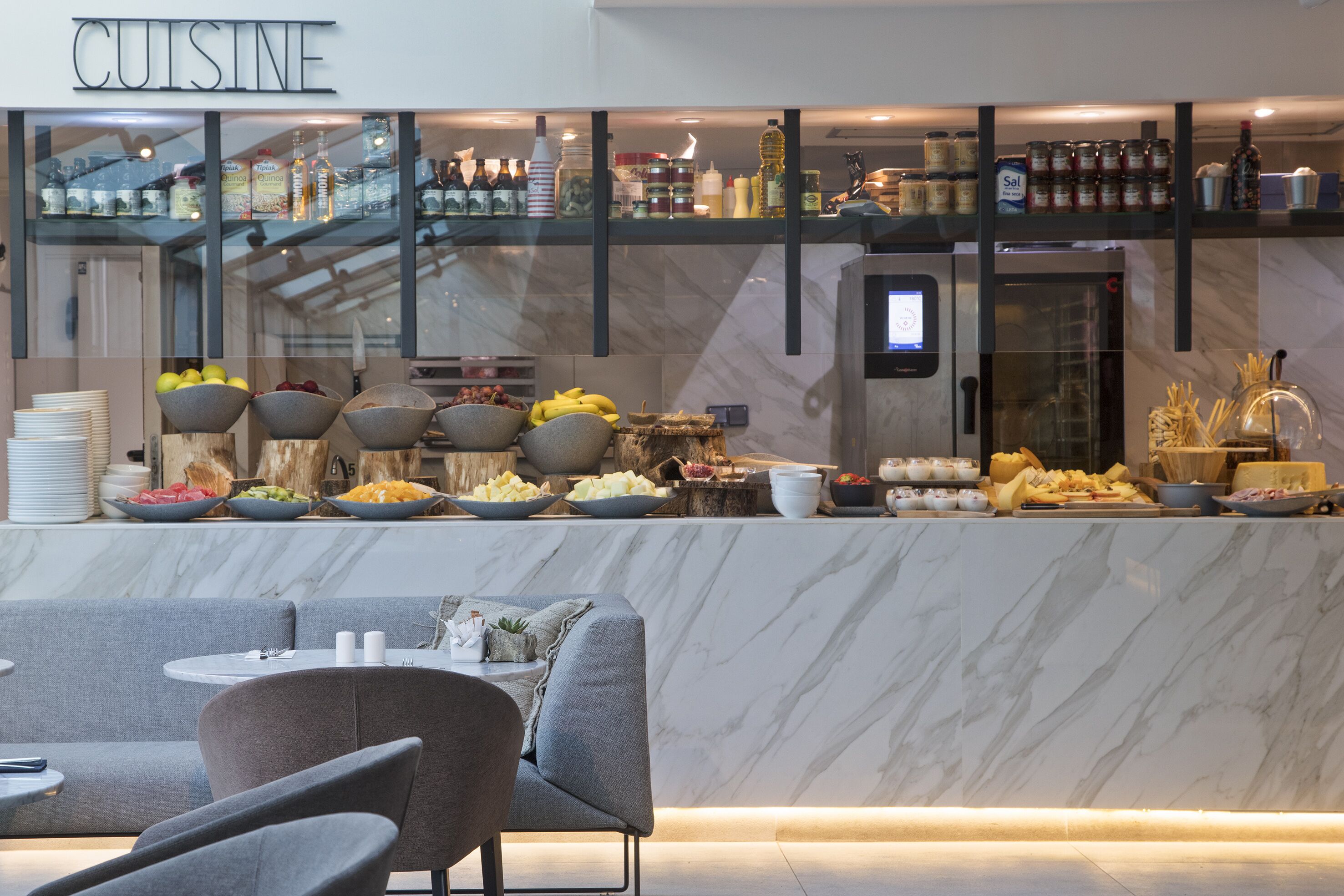 breakfast, lunch, dinner served; international cuisine