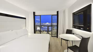 Innside, Premium Room, Bay View | Free minibar items, in-room safe, desk, blackout drapes