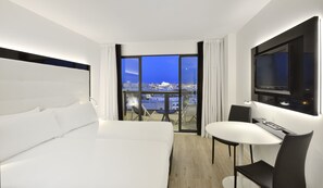 Innside, Premium Room, Bay View | Free minibar items, in-room safe, desk, blackout drapes