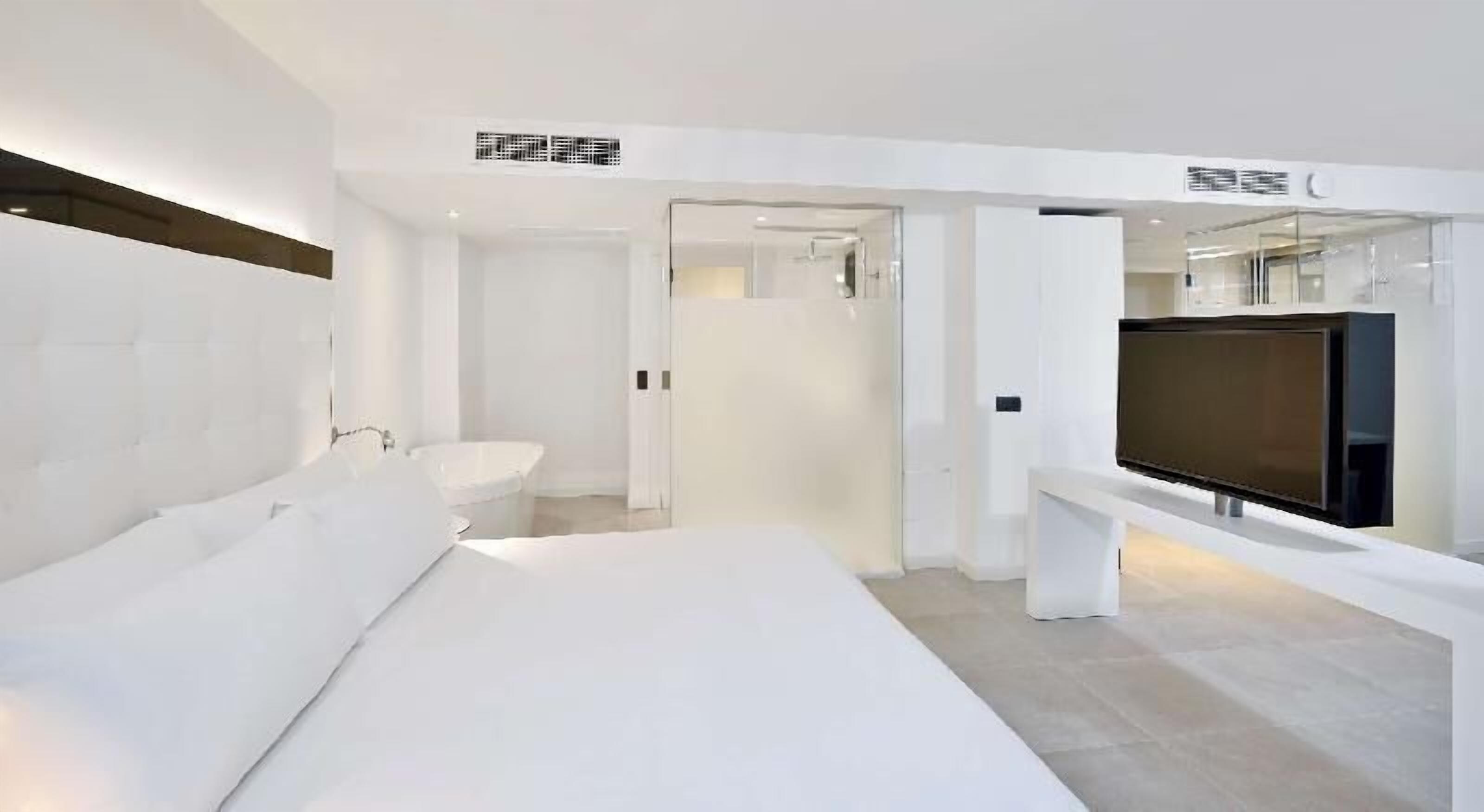 Free minibar items, in-room safe, desk, blackout drapes