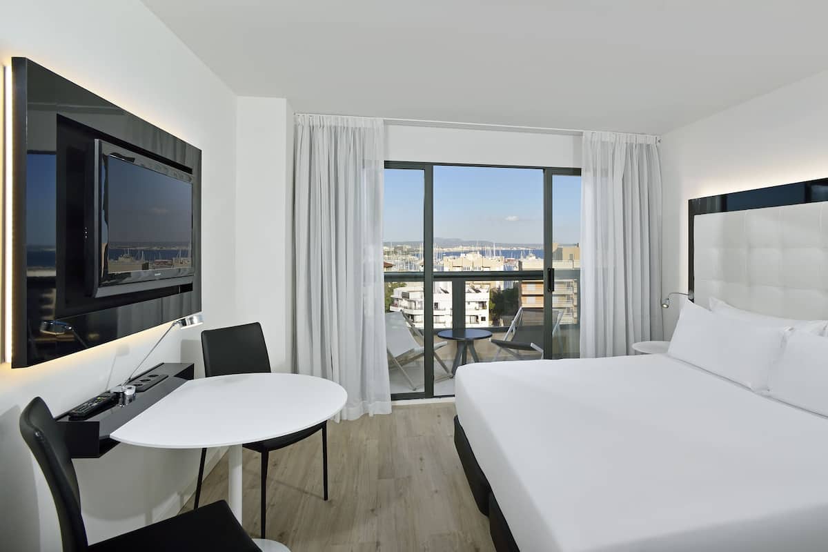 Innside, Quarto premium, vista para a baía | Frigobar (abastecido com alguns itens grátis), cofres nos quartos