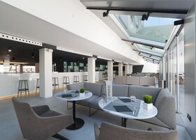 Breakfast, lunch, dinner served; international cuisine 