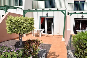 Vista frontal de la propiedad