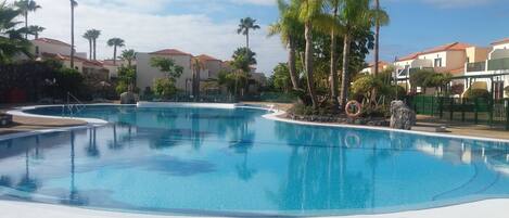 2 utendørsbassenger