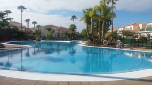 2 outdoor pools