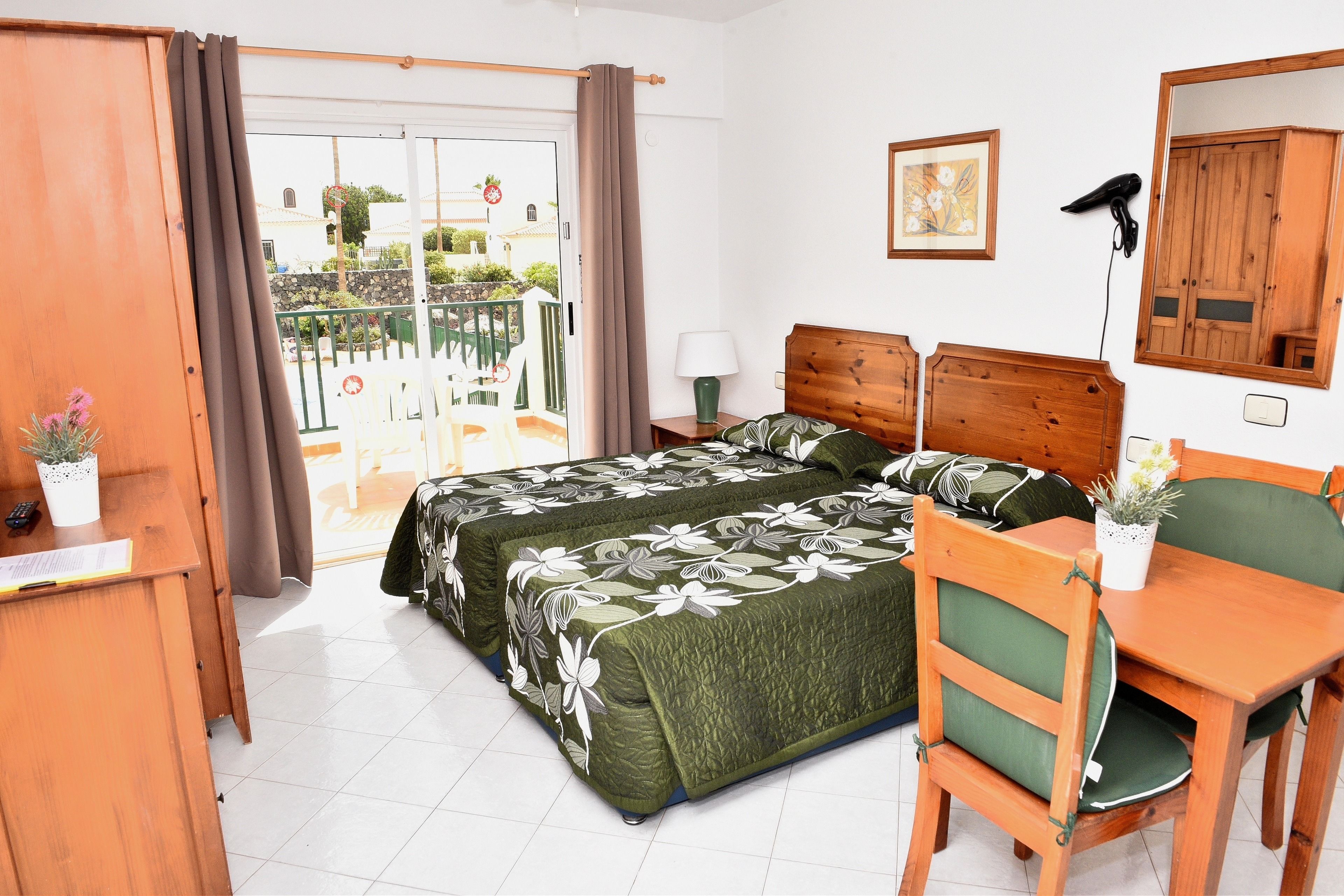 基本開放式客房, 1 張標準雙人床或 2 張單人床 | 房內夾萬、熨斗/熨衫板、免費 Wi-Fi、床單