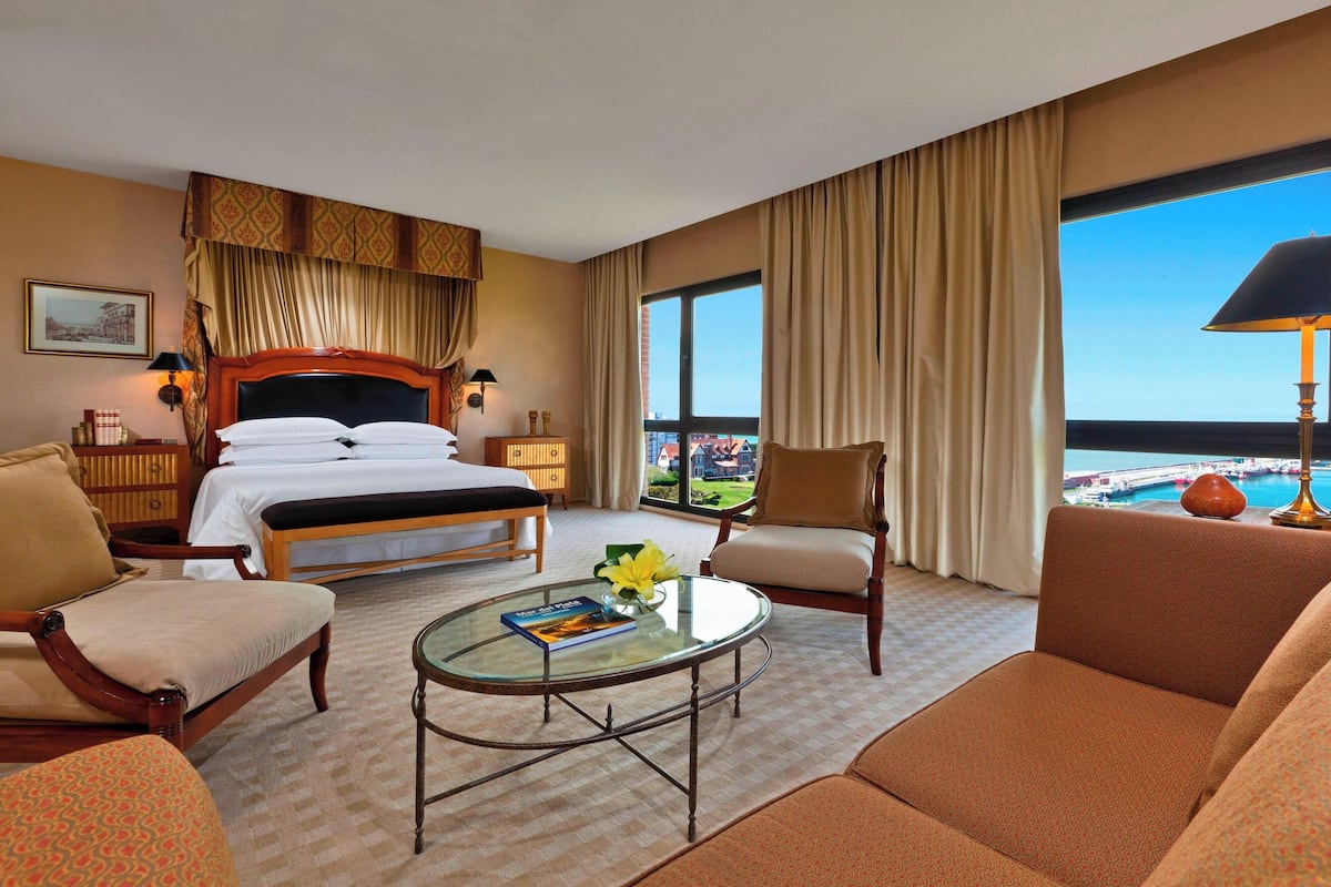 Premium bedding, minibar, in-room safe, desk