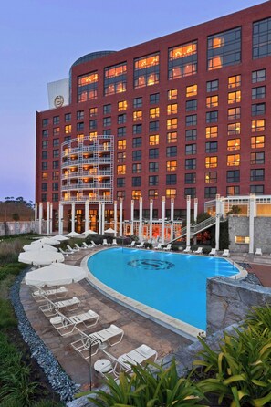 Piscine couverte, piscine extérieure (ouverte en saison)