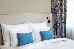Premium Double Room | Hypo-allergenic bedding, minibar, in-room safe, iron/ironing board