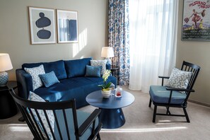 Signature-sviitti | Oleskelualue | 26–tuumainen LCD-televisio, jossa kaapelikanavat