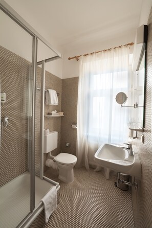 Habitación individual | Ducha del cuarto de baño