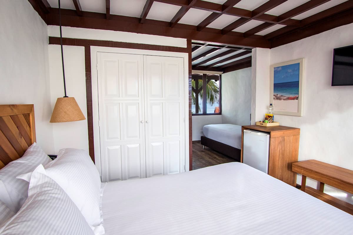 In-room safe, bed sheets