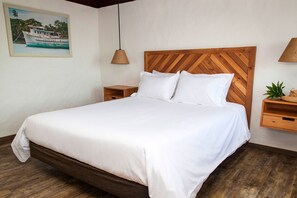 Caja de seguridad en la habitación y ropa de cama 
