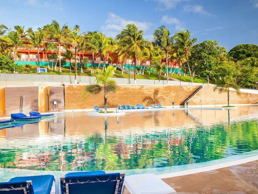 3 outdoor pools, sun loungers