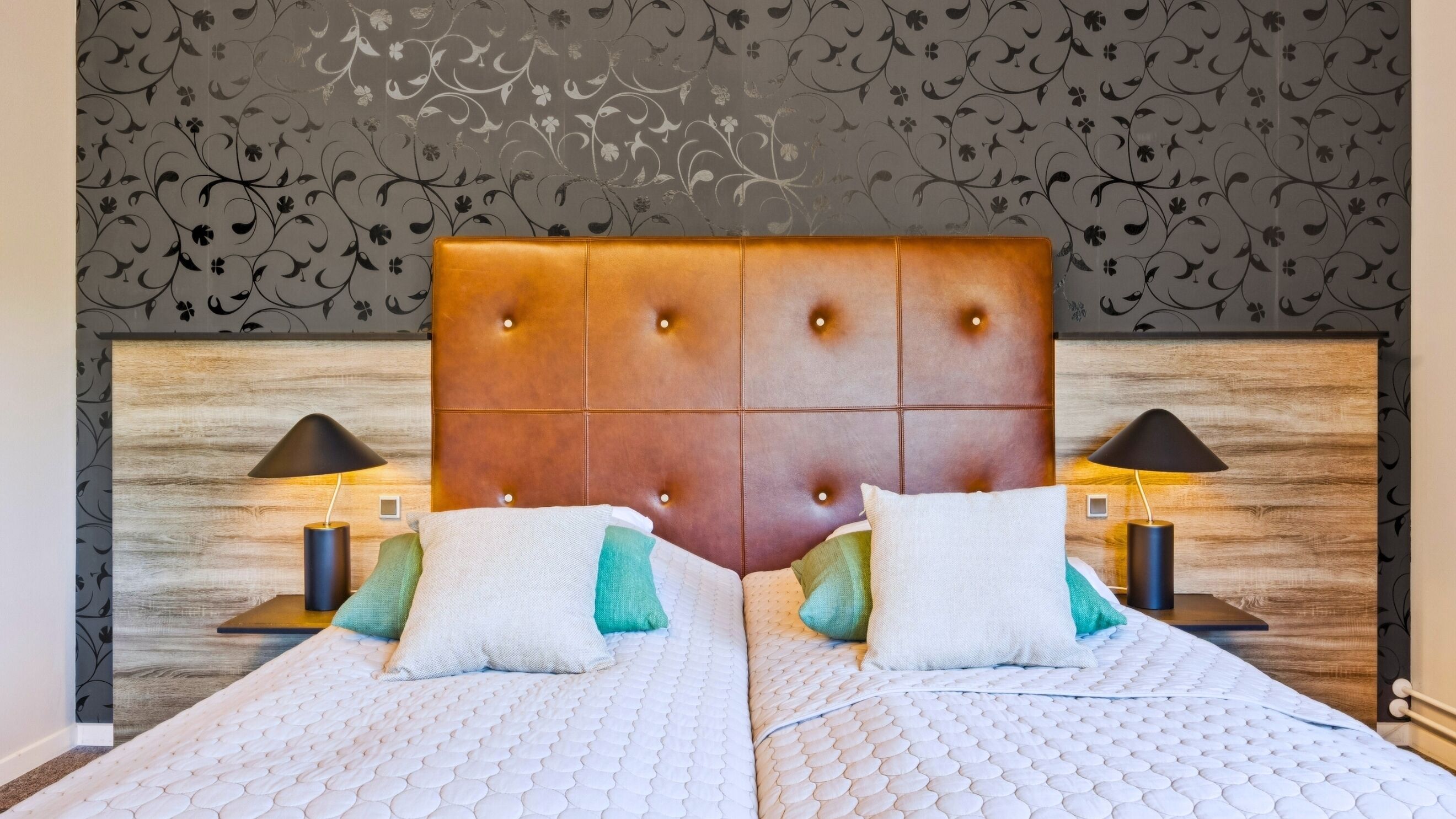 Comfort Room | Minibar, desk, laptop workspace, iron/ironing board