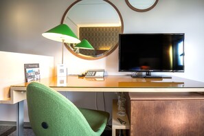 舒适客房 | 迷你吧、办公桌、笔记本电脑工作区、熨斗/熨衣板