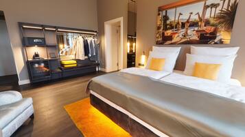 1 Schlafzimmer, hochwertige Bettwaren, Zimmersafe, Schreibtisch