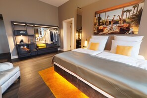 1 bedroom, premium bedding, in-room safe, desk