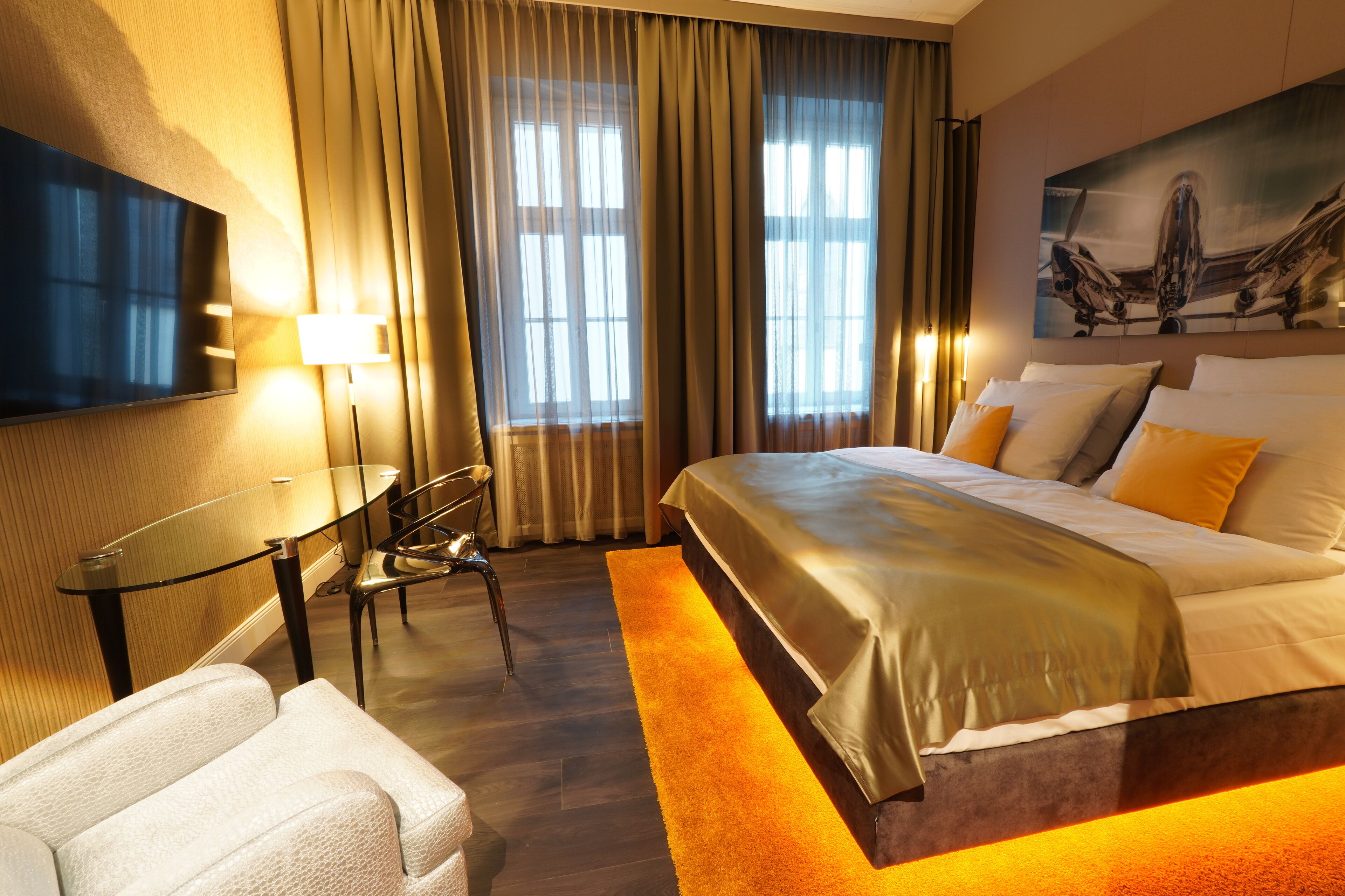 1 bedroom, premium bedding, in-room safe, desk