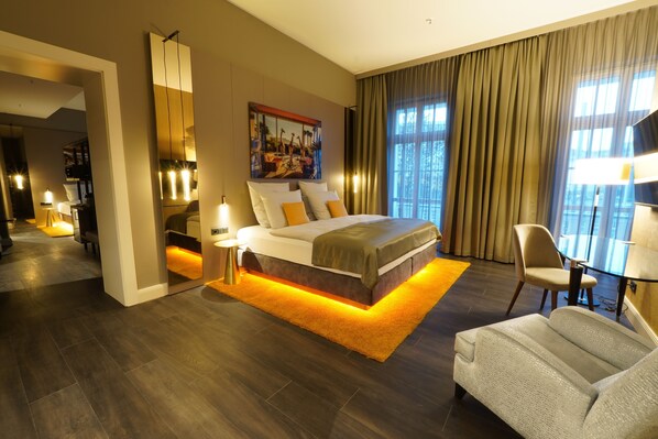 1 bedroom, premium bedding, in-room safe, desk